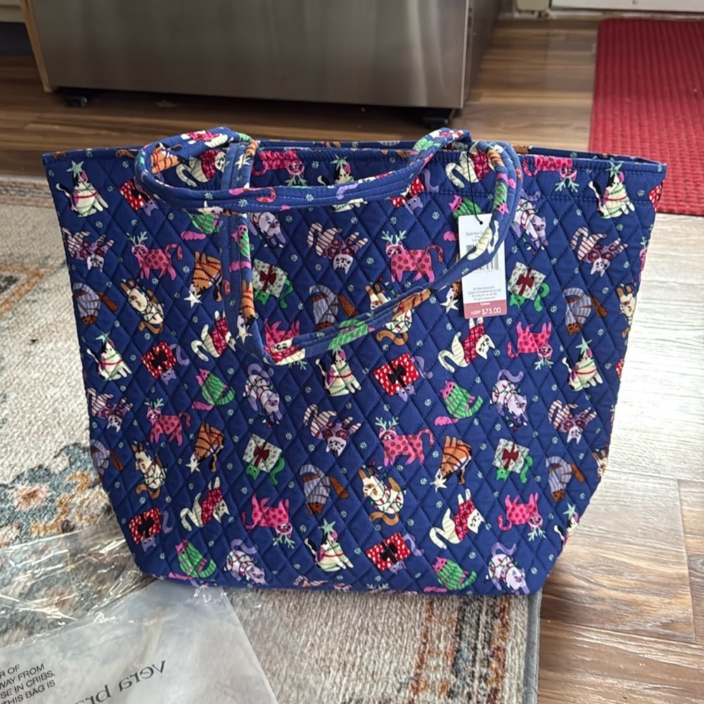 Vera Bradley Essential Grand Tote - Catnip Christmas New!